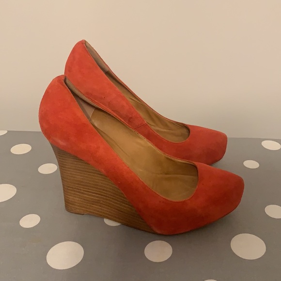 Ann Taylor Suede Wedges Red with wood heel 7.5 - Picture 5 of 10